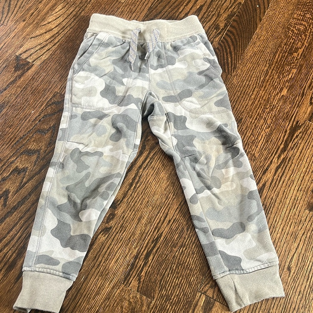 Gap Kids XS camo sweatpants